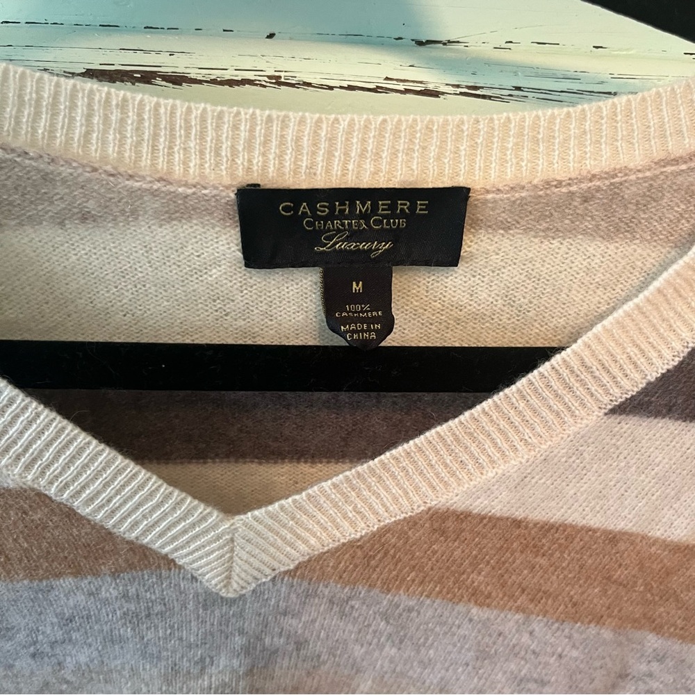 100% Cashmere Charter Club V-Neck Sweater. Women’s size medium. - Picture 2 of 4